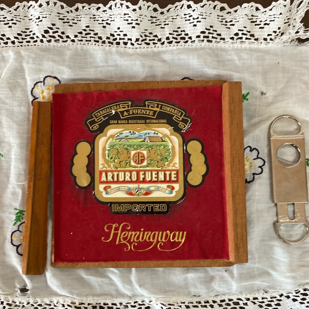 Cigar cutter with a vintage Hemingway Tray